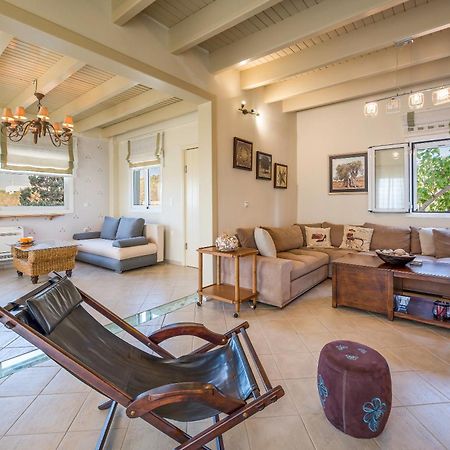 Marfaia - Villa By The Sea Agioi エクステリア 写真