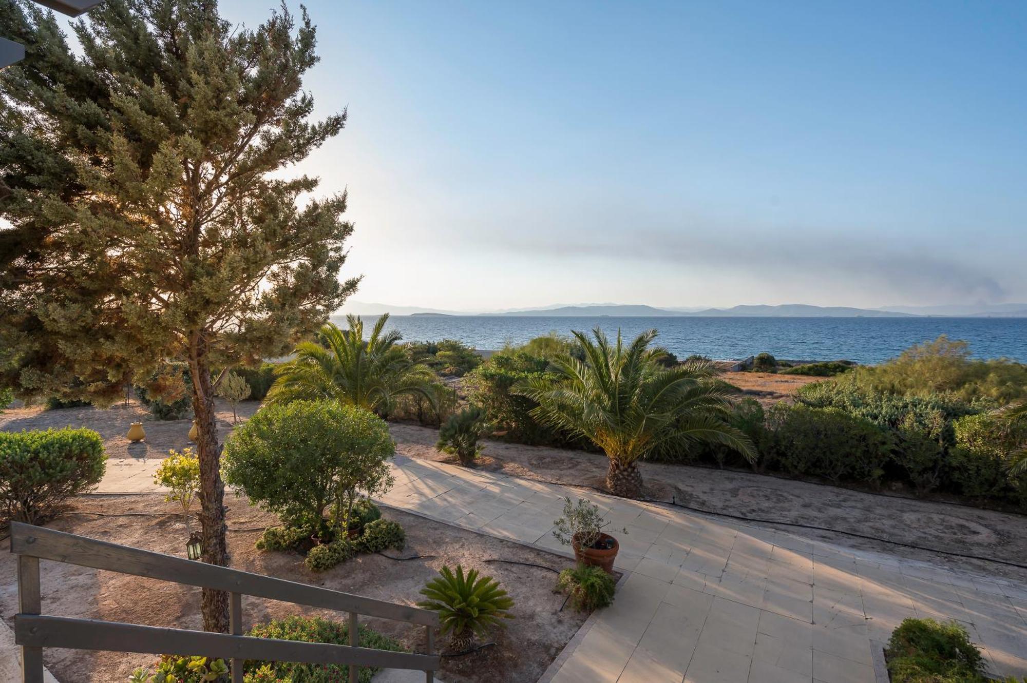 Marfaia - Villa By The Sea Agioi エクステリア 写真