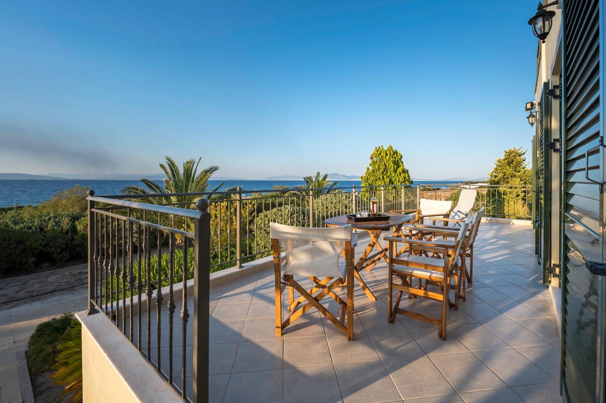 Marfaia - Villa By The Sea Agioi エクステリア 写真