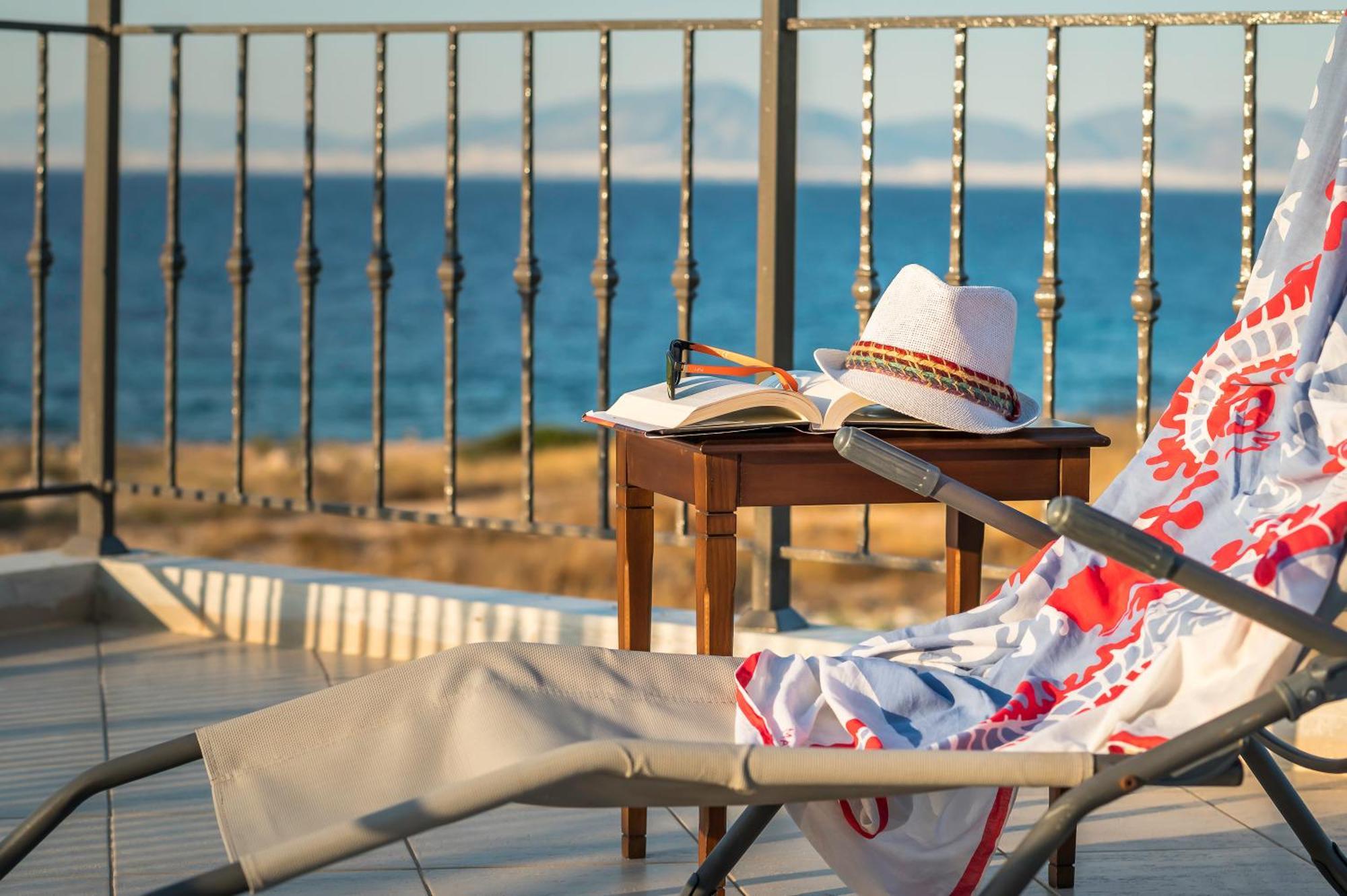 Marfaia - Villa By The Sea Agioi エクステリア 写真